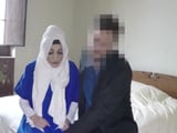 Mujer árabe follando en un hotel con un amigo de su marido